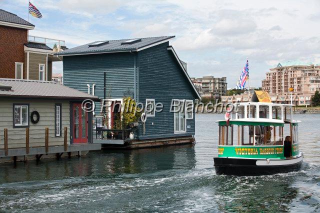 canada colombie britannique 43.JPG - Maisons flottantes et aquabus, Fisherman's Warf, Victoria, Ile de Vancouver, Colombie-Britannique, Canada